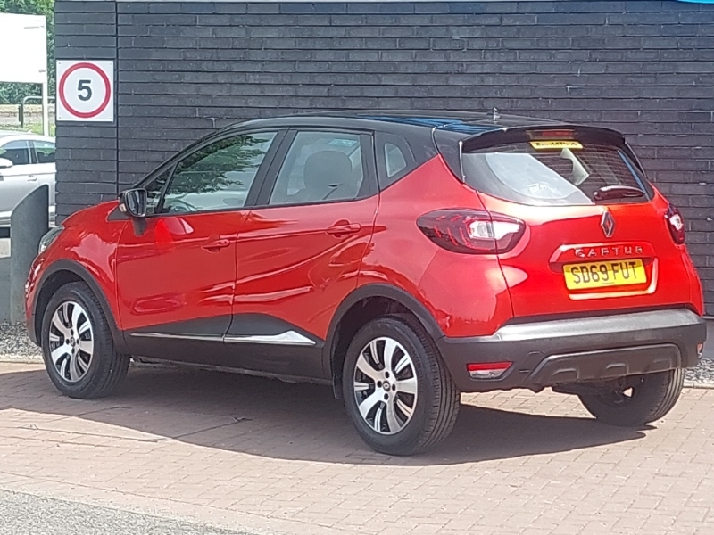 Renault Captur 0.9 Tce 90 Play SD69FUT Red #2