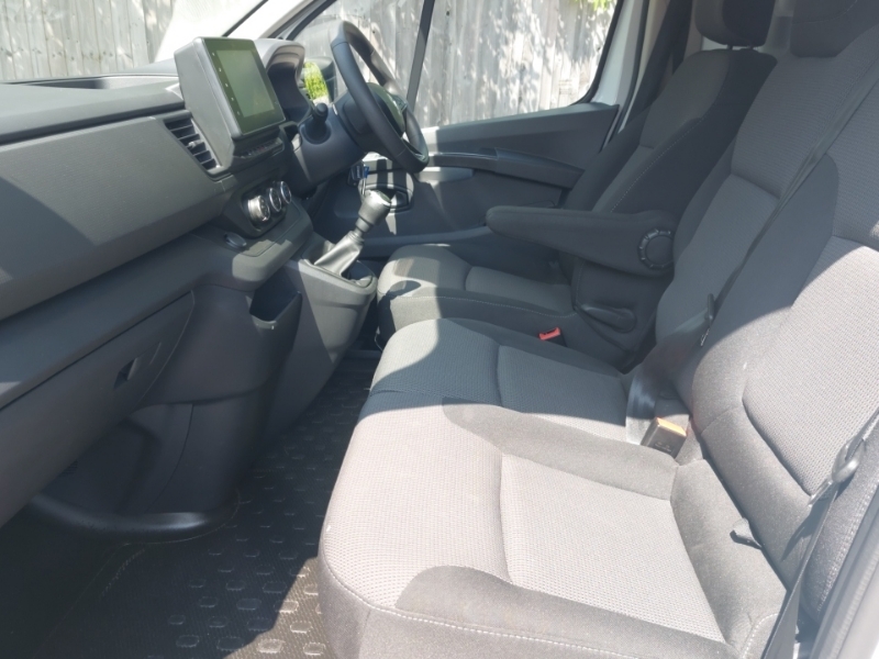 Renault Trafic Sl30 Blue Dci 130 Advance Safety Van White #5