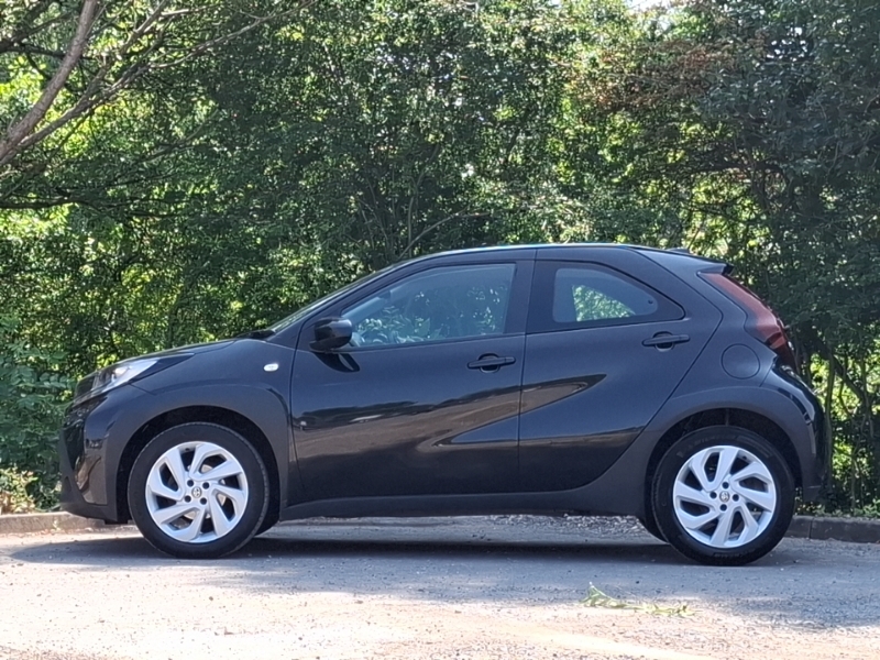 Toyota Aygo X 1.0 Vvt-i Pure Black #4