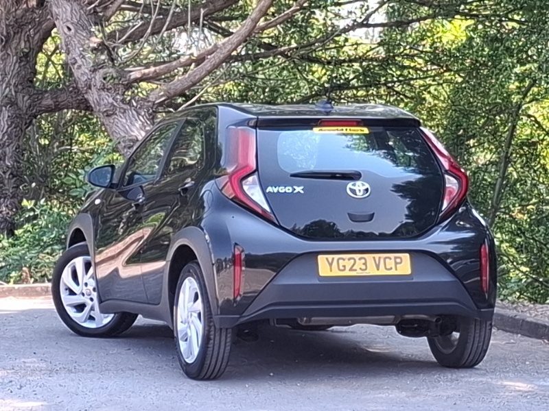 Toyota Aygo X 1.0 Vvt-i Pure Black #2
