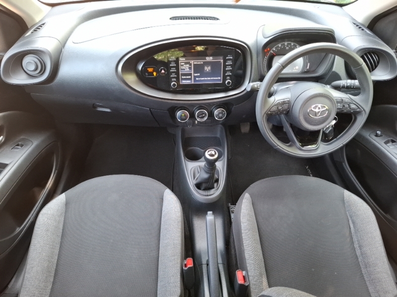 Toyota Aygo X 1.0 Vvt-i Pure Black #3