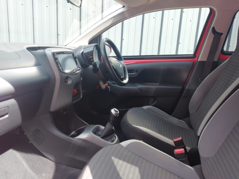 Toyota Aygo 1.0 Vvt-i X-trend Red #5