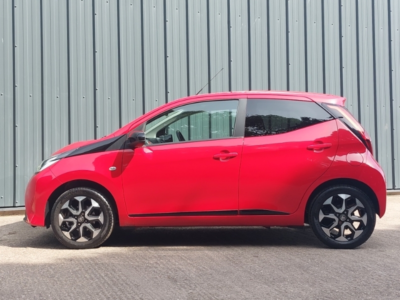 Toyota Aygo 1.0 Vvt-i X-trend Red #4