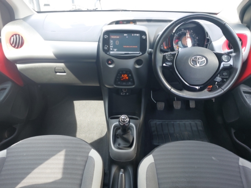 Toyota Aygo 1.0 Vvt-i X-trend Red #3