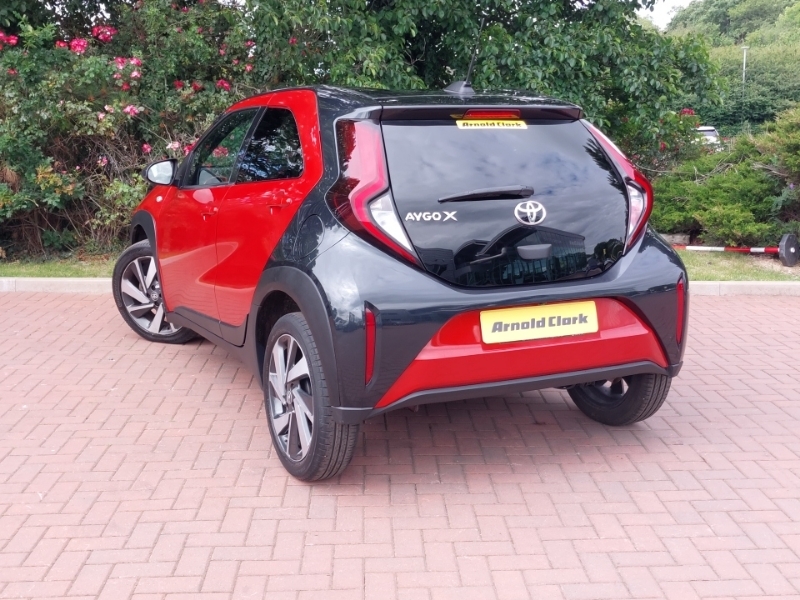 Toyota Aygo X 1.0 Vvt-i Pure Red #2