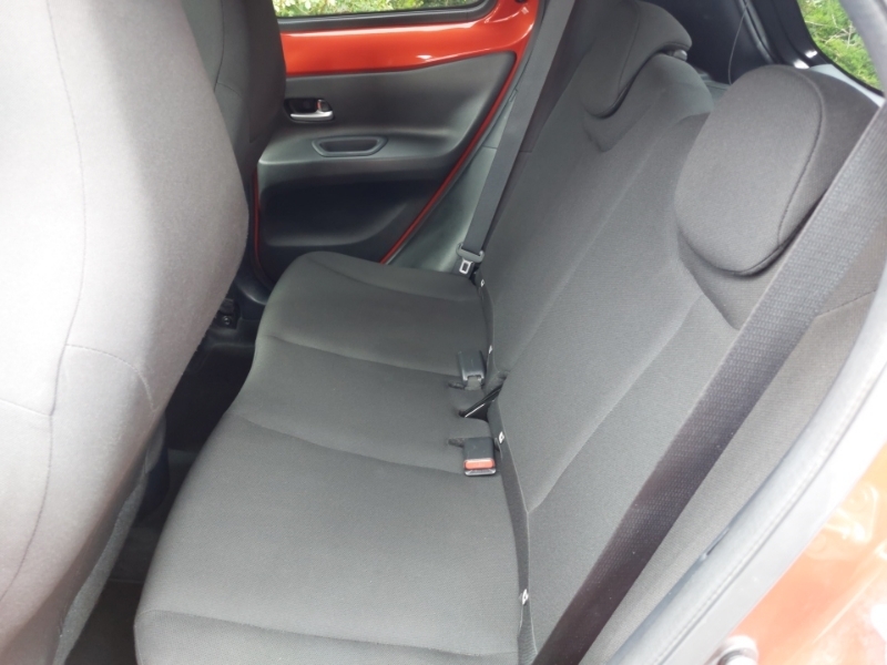 Toyota Aygo X 1.0 Vvt-i Pure Red #6