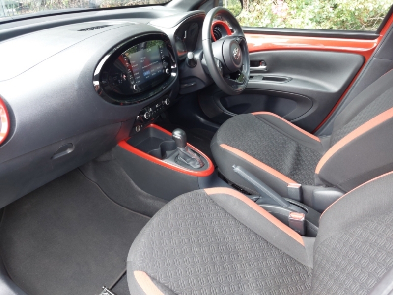 Toyota Aygo X 1.0 Vvt-i Pure Red #5
