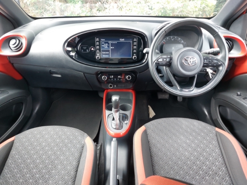 Toyota Aygo X 1.0 Vvt-i Pure Red #3