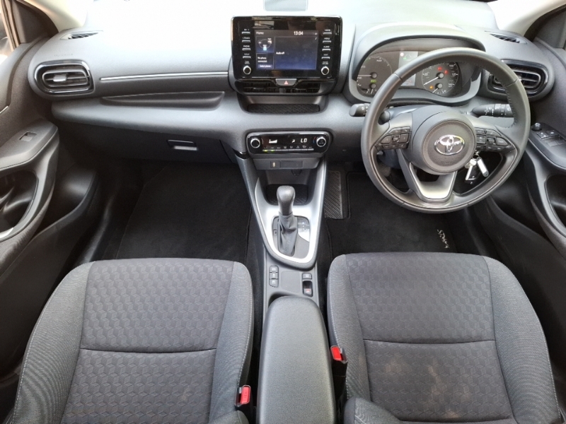 Toyota Yaris 1.5 Hybrid Icon Cvt DF23UPK White #3