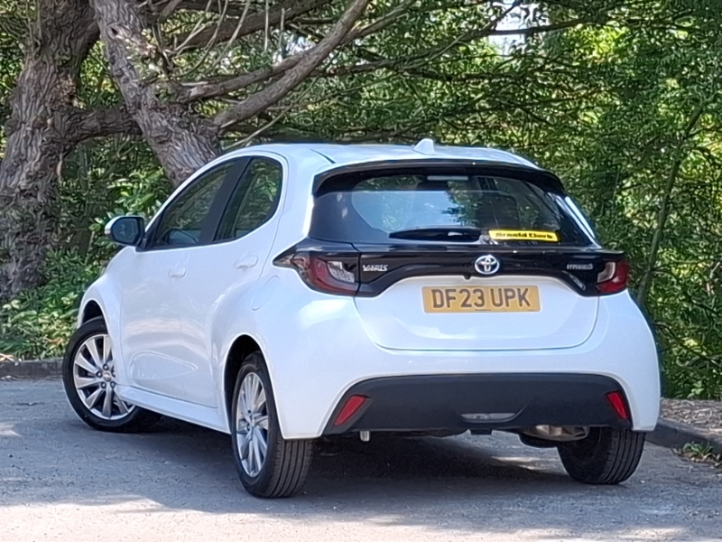 Toyota Yaris 1.5 Hybrid Icon Cvt DF23UPK White #2