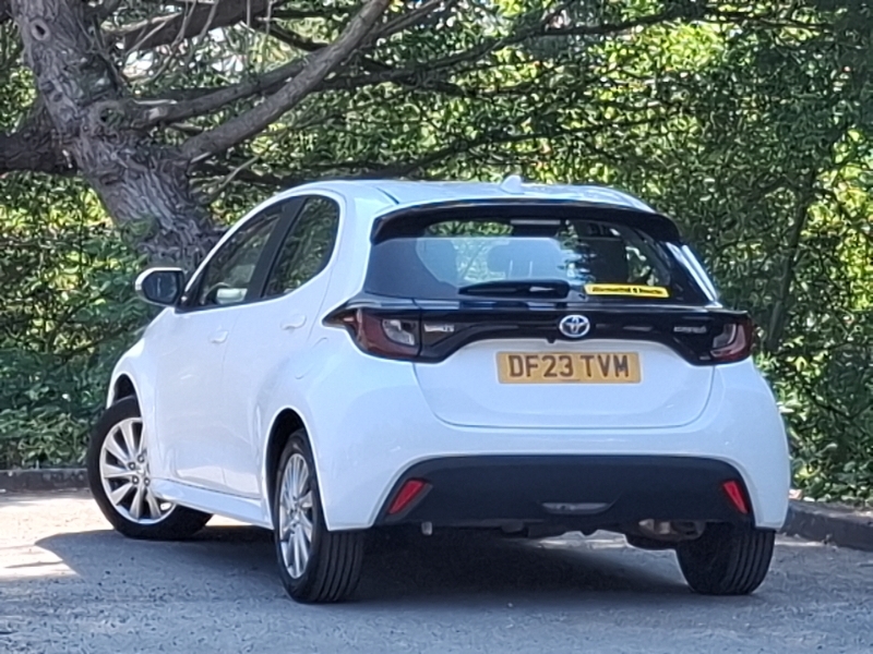 Toyota Yaris 1.5 Hybrid Icon Cvt DF23TVM White #2