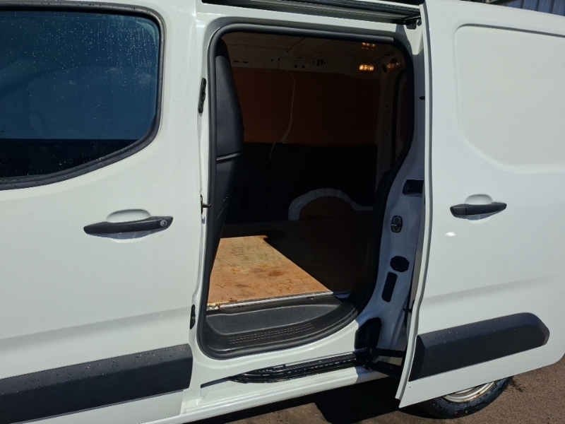 Vauxhall Combo 2300 1.5 Turbo D 100Ps H1 Dynamic Van White #6