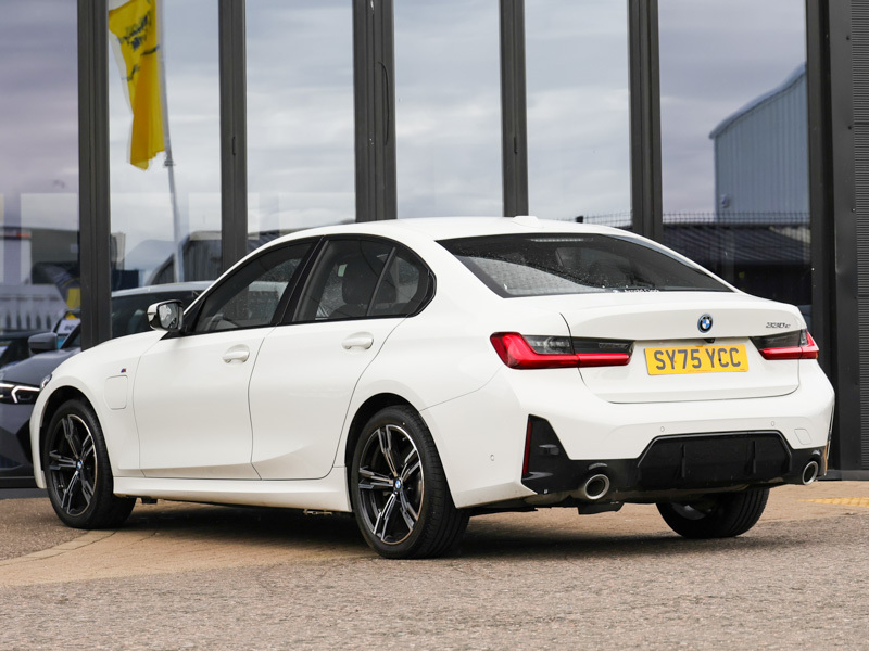 BMW 3 Series 330E 22.3 Kwh M Sport Step White #2