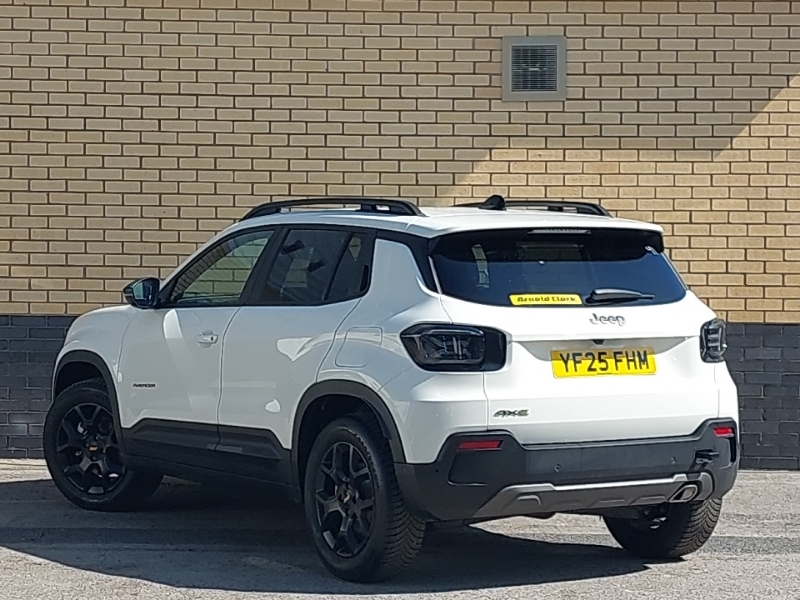 Jeep Avenger 1.2 E-awd E-hybrid The North Face Dct White #2
