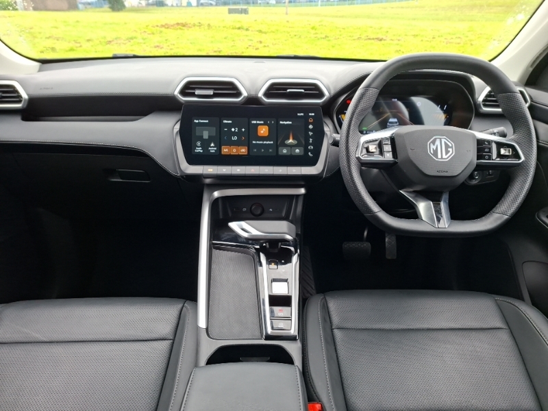 MG ZS 1.5 Hybrid Trophy Red #3