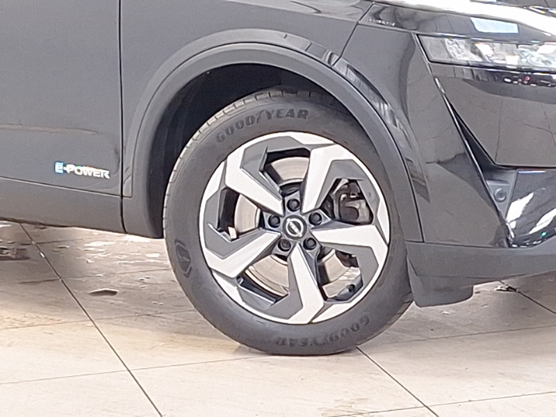 Nissan Qashqai 1.5 E-power N-connecta Glass Roof Black #20