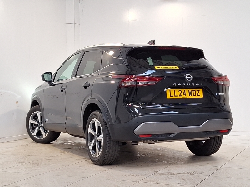 Nissan Qashqai 1.5 E-power N-connecta Glass Roof Black #2