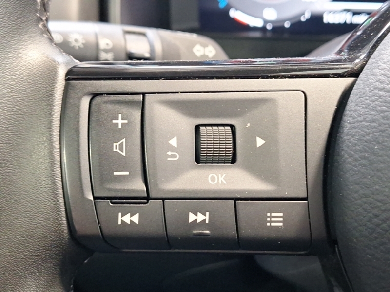 Nissan Qashqai 1.5 E-power N-connecta Glass Roof Black #12