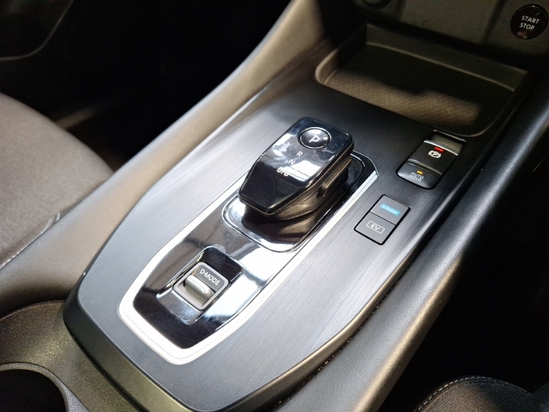 Nissan Qashqai 1.5 E-power N-connecta Glass Roof Black #15