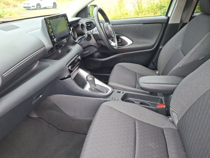 Toyota Yaris 1.5 Hybrid Design Cvt SH22NHA White #5