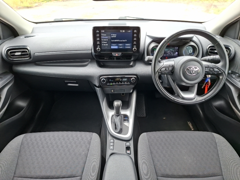 Toyota Yaris 1.5 Hybrid Design Cvt SH22NHA White #3