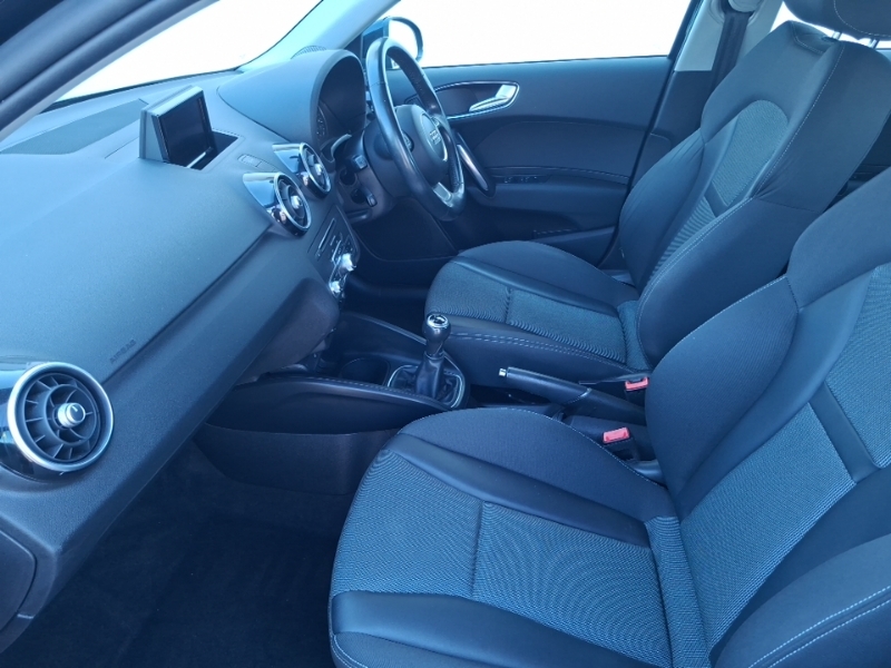 Audi A1 1.6 Tdi Sport Black #5
