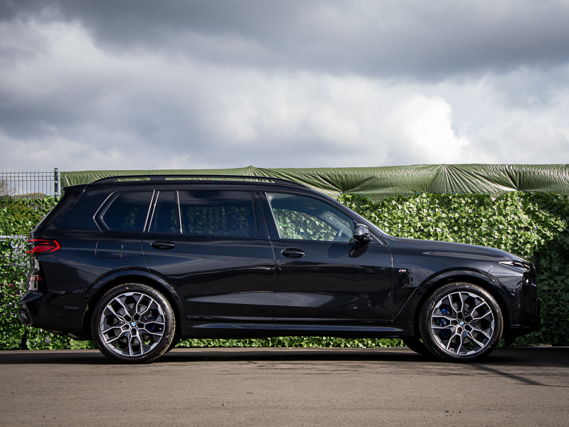 BMW X7 Xdrive40i Mht M Sport Step Black #3