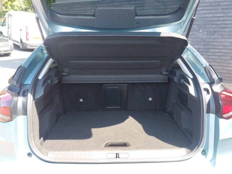 Citroen e-C4 Sense White #18