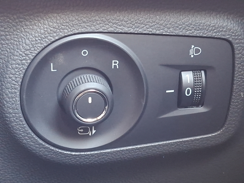 MG ZS Excite Vti-tech White #17