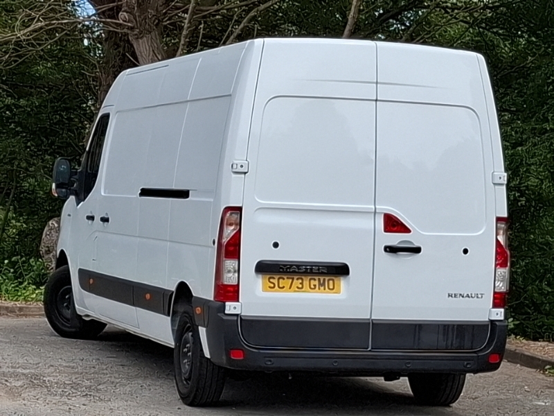 Renault Master Lm35 Blue Dci 135 Advance Medium Roof Van White #2