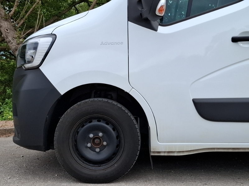 Renault Master Mm35 Blue Dci 135 Start Medium Roof Van White #18