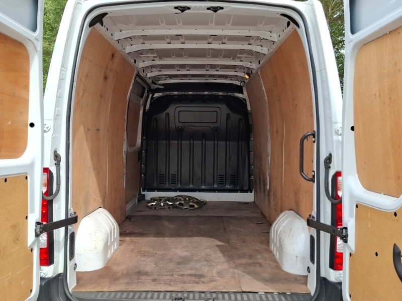 Renault Master Mm35 Blue Dci 135 Start Medium Roof Van White #17