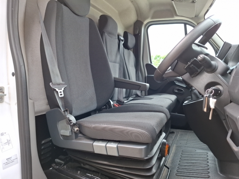 Renault Master Mm35 Blue Dci 135 Start Medium Roof Van White #14