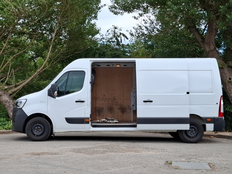 Renault Master Mm35 Blue Dci 135 Start Medium Roof Van White #16