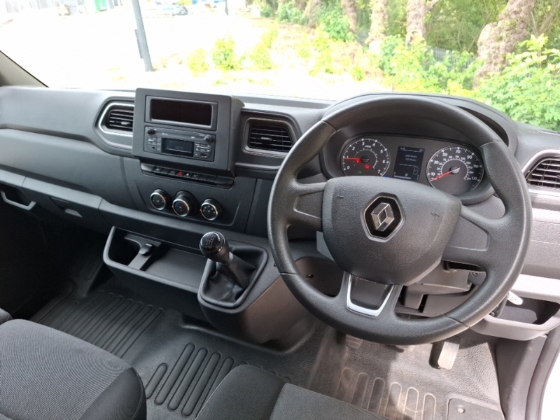Renault Master Mm35 Blue Dci 135 Start Medium Roof Van White #7