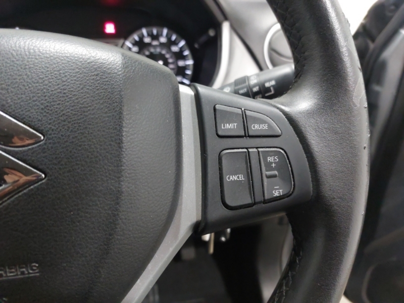 Suzuki Vitara 1.6L Kuro White #13