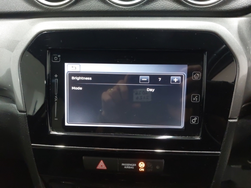 Suzuki Vitara 1.6L Kuro White #16