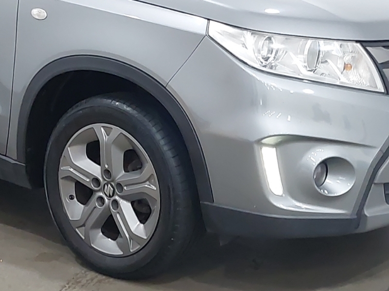 Suzuki Vitara 1.6L Kuro White #20