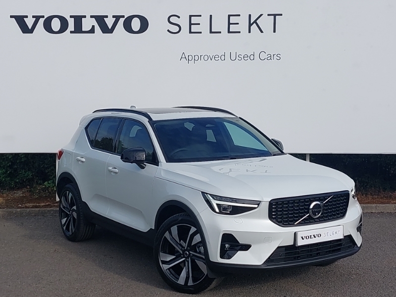 Volvo XC40 2.0 B4p Ultra Dark White