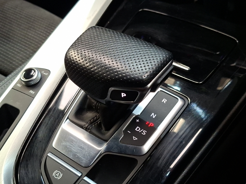 Audi A4 Technik Black #16