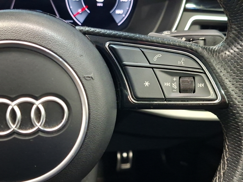 Audi A4 Technik Black #13