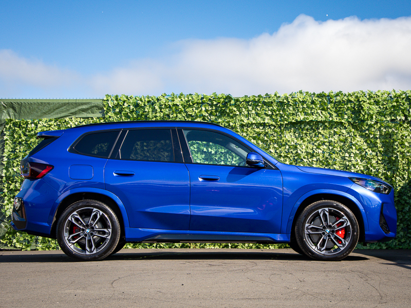 BMW iX1 150Kw Edrive20 Shadow Edition 65Kwh Blue #3