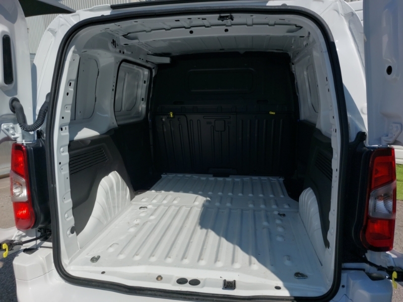 Fiat Doblo E-doblo White #17