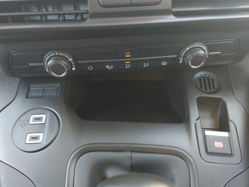 Fiat Doblo E-doblo White #14