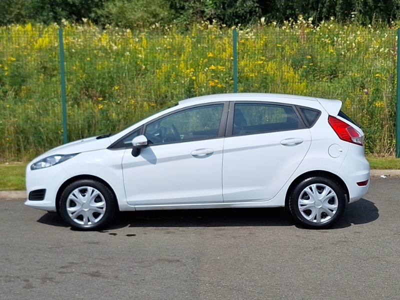 Ford Fiesta 1.6 105Ps Titanium Hatchback Black #4