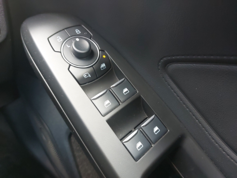 Ford Focus Hatchback Black #14