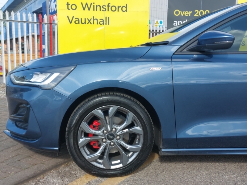 Ford Focus Hatchback Black #18
