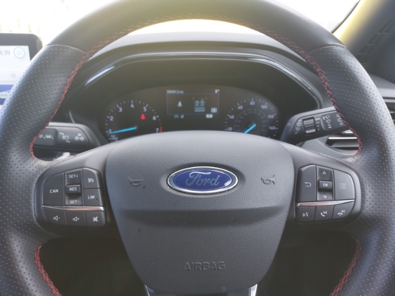 Ford Focus Hatchback Black #11