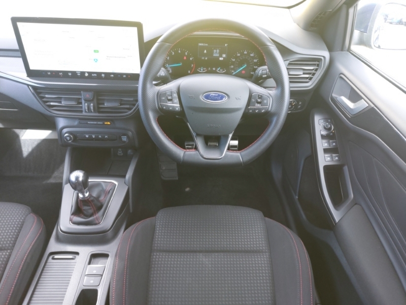 Ford Focus Hatchback Black #8