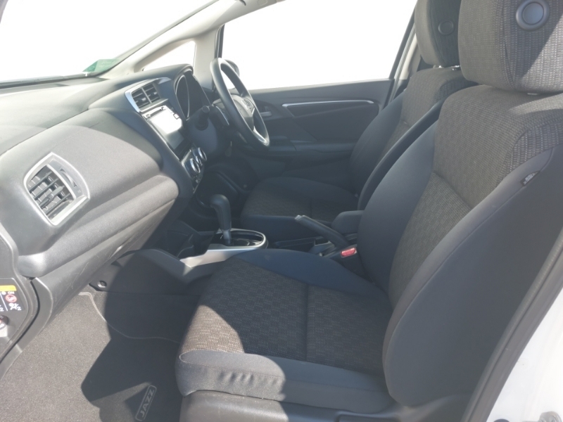 Honda Jazz 1.3 Se Cvt White #5
